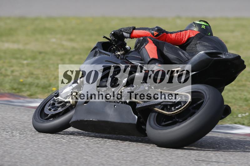 /Archiv-2025/07 19.04.2025 Speer Racing ADR/Gruppe gelb/backside